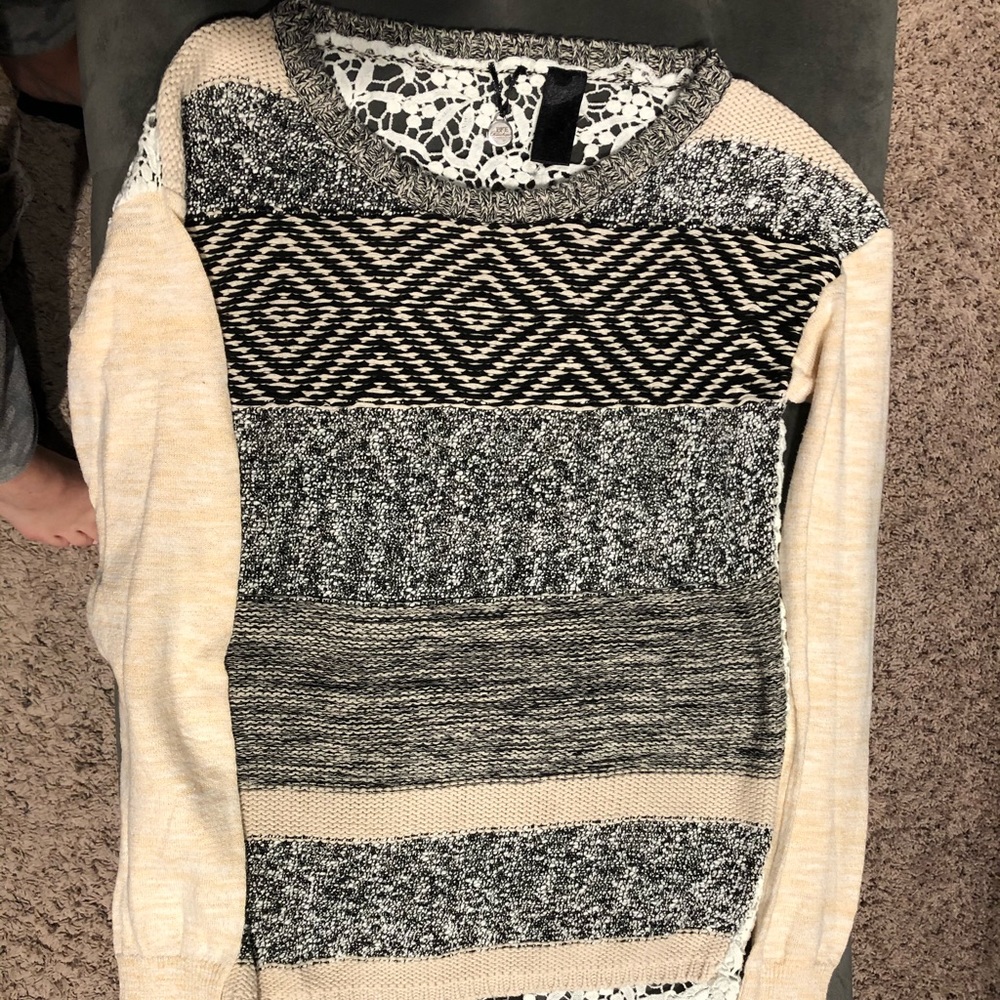 BKE Sweater with Peekaboo Back XS